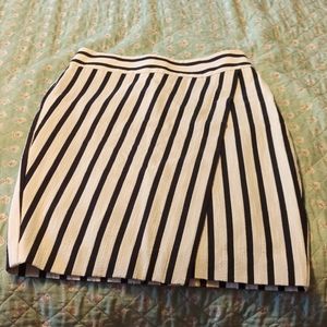 NWT Ann Taylor Black and Cream Skirt